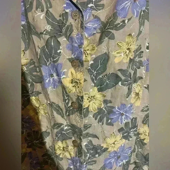 Bobbie brooks short sleeve collared buttoned up flower pattern shirt - Picture 3 of 5